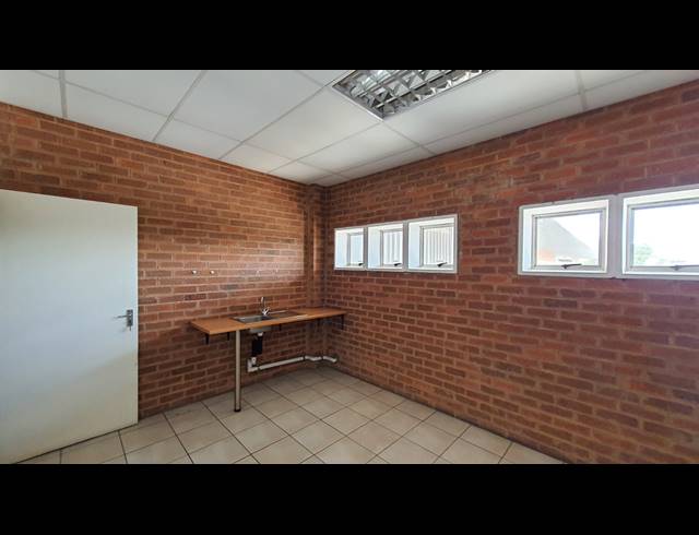 410M² WAREHOUSE TO LET IN SEBENZA